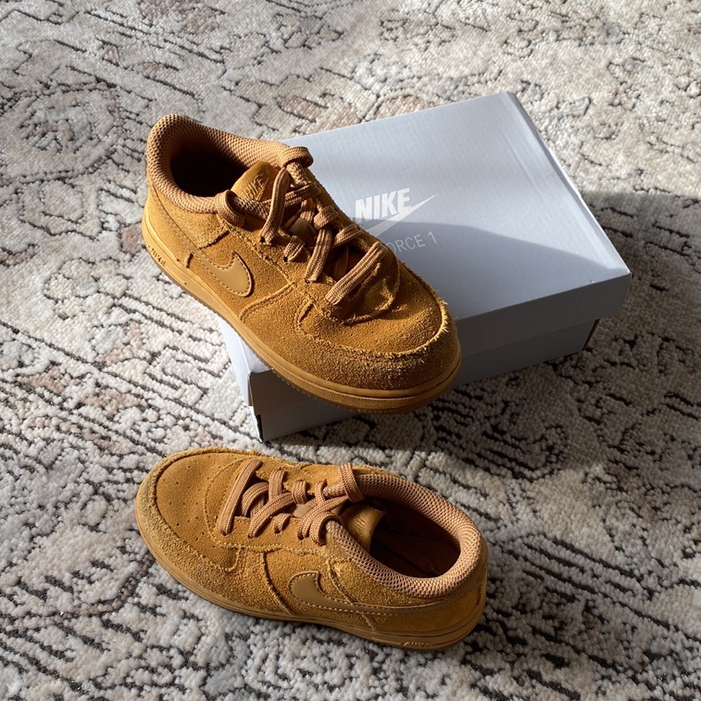 The Perfect Fall Sneaker!! These are the Nike Air Force 1 Low Wheat Size 10C